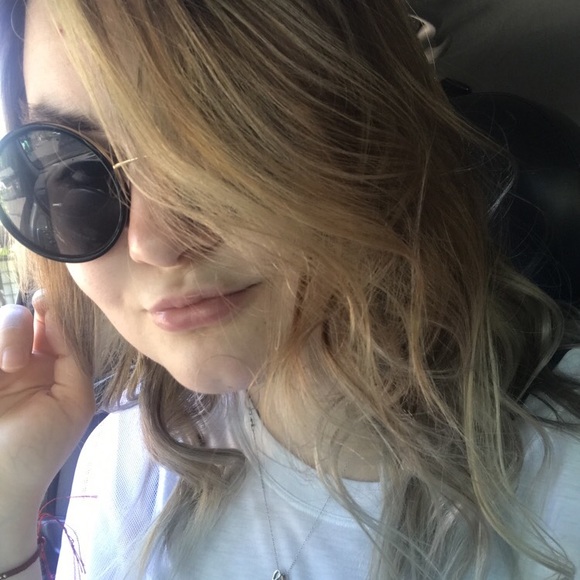 Meet your Posher, Emily - Picture 1 of 1